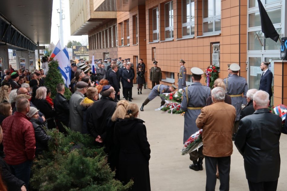 Ilustračný obrázok k článku Začalo to nadávkami a útokmi: V Poprade spomínali na 1. transport židovských žien, FOTO