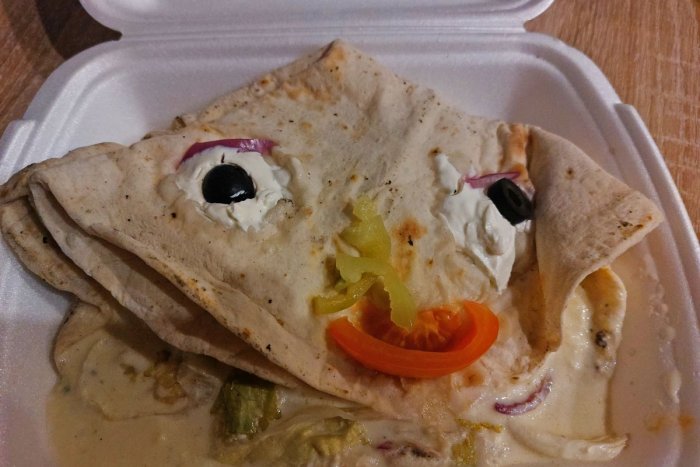 Ilustračný obrázok k článku Zážitky kuriérov pri doručovaní jedla: Výčitky, nervy, alebo zákazník čo NEVIE, kde býva