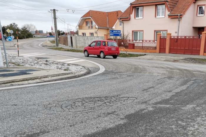 Ilustračný obrázok k článku Rekonštrukcie na cestách v kraji: Zamerali sa na niekoľko úsekov, opravujú aj dva mosty