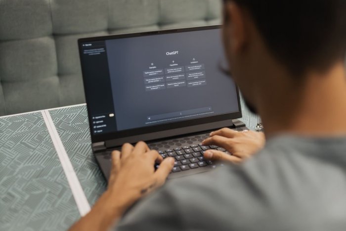 Ilustračný obrázok k článku Muž sa o zdravotnom stave radil s umelou inteligenciou: Výsledkom bola OTRAVA bromidom!