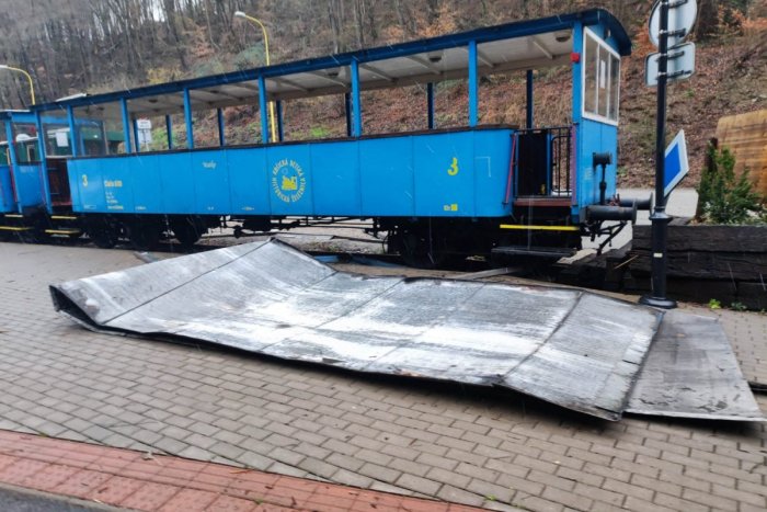 Ilustračný obrázok k článku Víchrica v Košiciach napáchala ŠKODY: Lámala stromy a doplatila na to aj Detská železnica