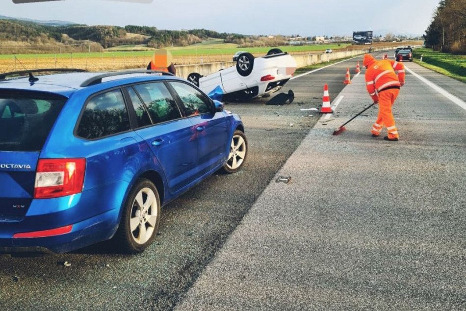 Ilustračný obrázok k článku HROZIVÁ zrážka 3 áut na R1: Svedkovia prezradili KURIÓZNU príčinu, FOTO