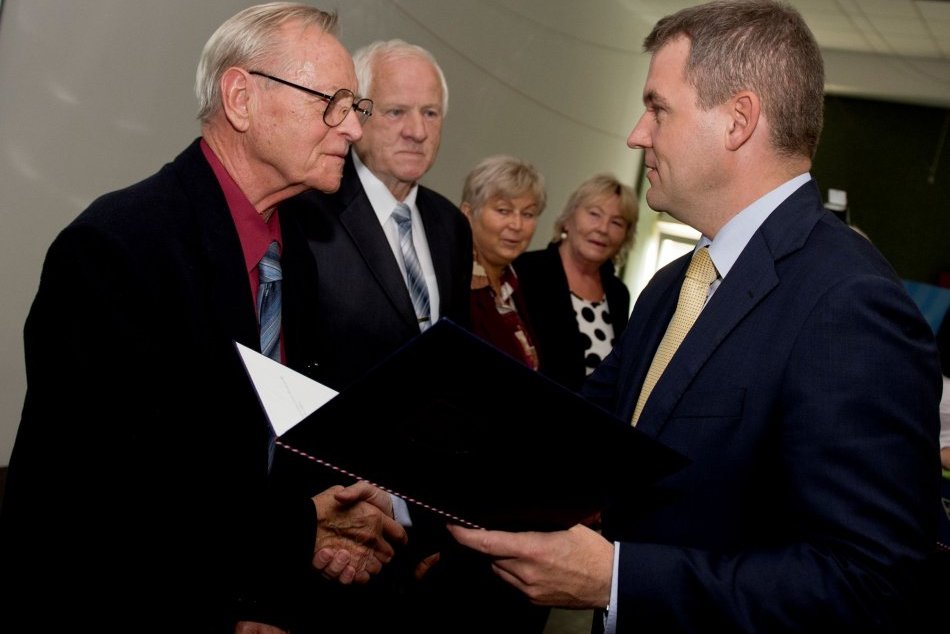 Ilustračný obrázok k článku Obrovský SMÚTOK v slovenskom hokeji: Zomrel legendárny tréner Slovana, Košíc či Zvolena