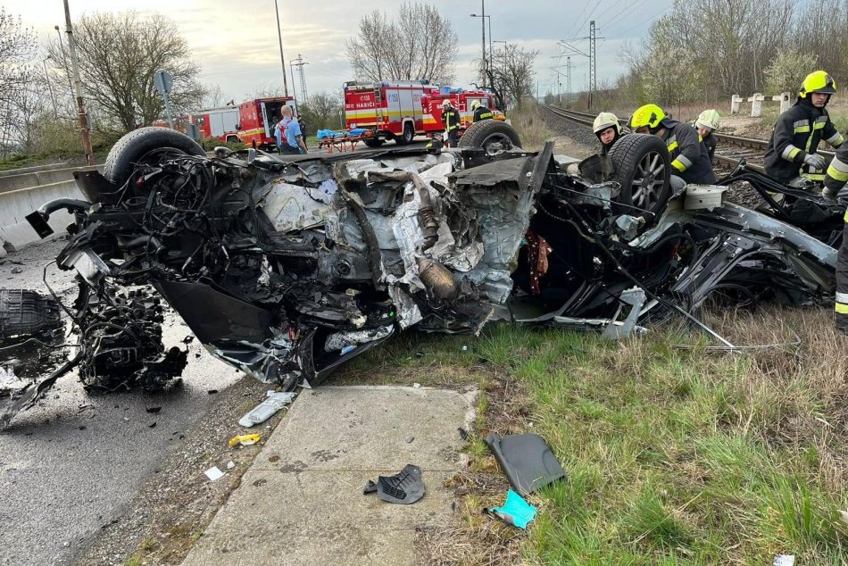 Ilustračný obrázok k článku HROZNÉ zábery: Po NEHODE na hraniciach pred Rajkou zostala z auta len kopa ŠROTU