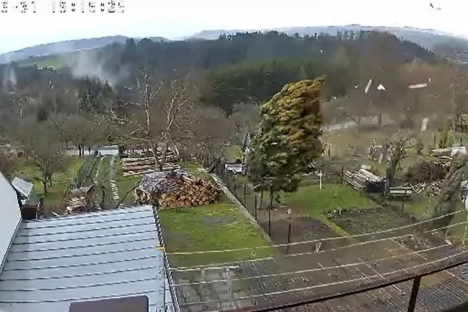 Ilustračný obrázok k článku Ďalšie TORNÁDO v Česku? Ľudia počas silnej búrky natočili zvláštne VIDEO