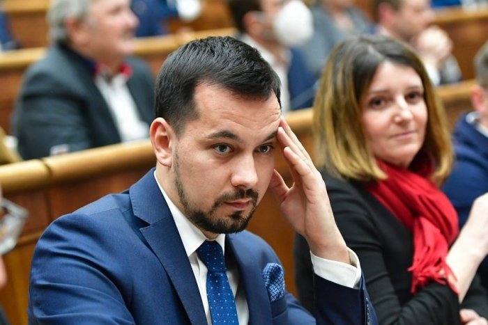 Ilustračný obrázok k článku Strana Veroniky Remišovej sa vyprázdňuje: V Za ľudí KONČIA aj Šeliga a Žitňanská!