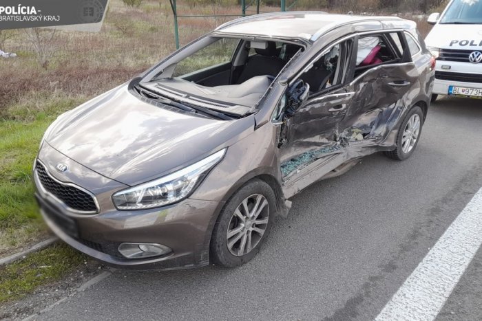 Ilustračný obrázok k článku Nehoda pri Bratislave s vážnymi následkami: Zranené DETI odviezli do nemocnice