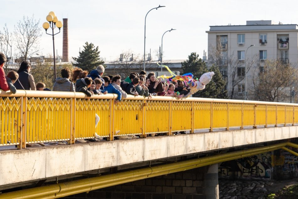 Ilustračný obrázok k článku Nitra oslávi Sviatky JARI: Chýbať nebude tradičné hodenie Moreny do rieky