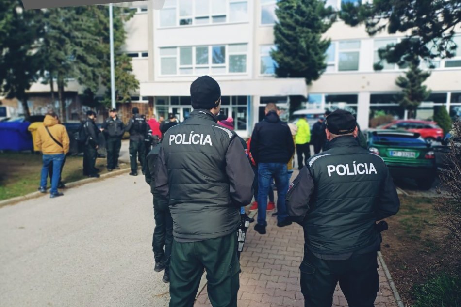 Ilustračný obrázok k článku Na juhu Slovenska došlo ku KRVAVÉMU útoku: Dievča BODLO muža otváracím nožom