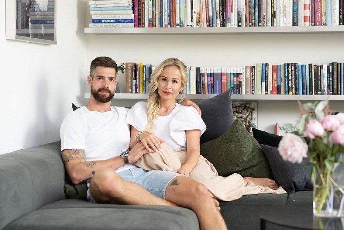 Ilustračný obrázok k článku V luxusnom dome českého hokejistu sa dejú ČUDNÉ veci: NIEČO odhŕňa závesy a zamyká dvere!