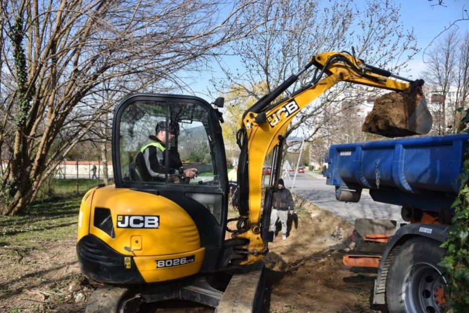 Ilustračný obrázok k článku Viac možností pre vodičov: Na Klokočine začali budovať nové parkovacie miesta, FOTO