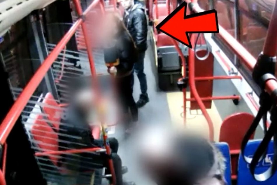 Ilustračný obrázok k článku LÚPEŽ kabelky v priamom prenose: SPOZNALI ste muža, ktorý chcel takto okradnúť ženu?