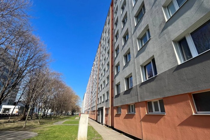 Ilustračný obrázok k článku Od júla sa ZVÝŠILI príspevky na bývanie: Niektorí poberatelia ich uvidia neskôr