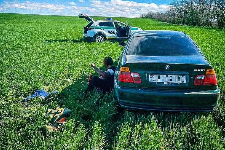 Ilustračný obrázok k článku Naháňačka ako z akčného filmu: Policajti POSTRELILI zdrogovaného vodiča!