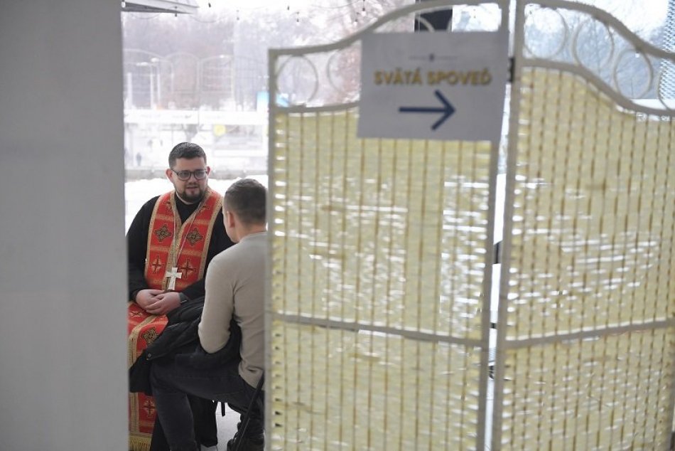 Ilustračný obrázok k článku Nestíhate ísť do kostola? Kňazi vás VYSPOVEDAJÚ aj na košickej železničnej stanici