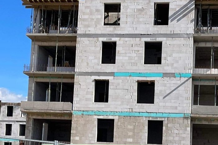 Ilustračný obrázok k článku FOTO STAVBY z východu zabáva ľudí a valcuje internet! Chyba alebo zámer? Tu je ODPOVEĎ