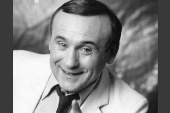 Ilustračný obrázok k článku Ďalšia SMUTNÁ správa z umeleckej sféry: Zomrel uznávaný herec a scenárista