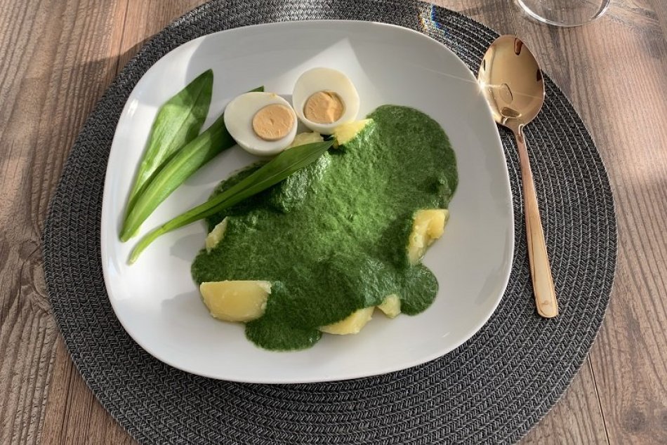 Ilustračný obrázok k článku Zelený štvrtok: Špenát z čerstvých listov s cesnakom medvedím