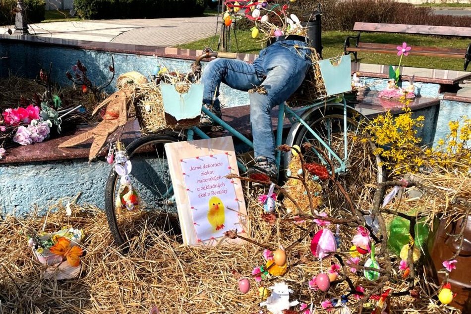 Ilustračný obrázok k článku Verdikt čitateľov bol NEÚPROSNÝ: Čo si myslia o KURIÓZNEJ veľkonočnej výzdobe? FOTO