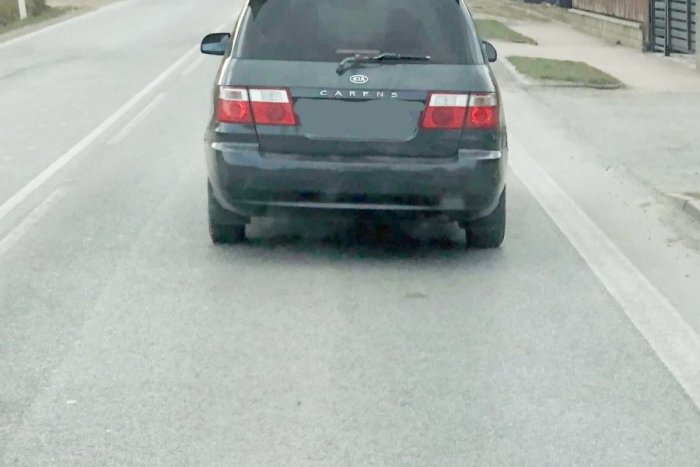 Ilustračný obrázok k článku KURIOZITA z ciest na východe: Niekto si pripevnil na strechu auta posteľ, FOTO