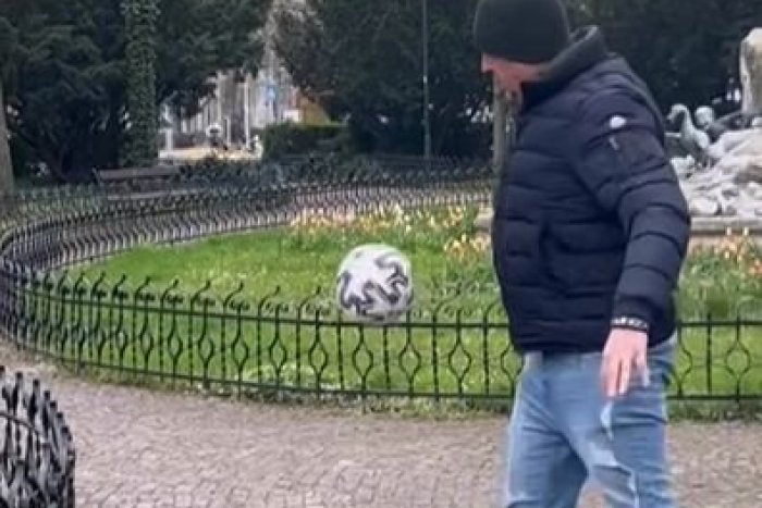 Ilustračný obrázok k článku Danka vyzvali: Kapitán, ukáž niečo! Neuveríte, čo na VIDEU stváral s loptou