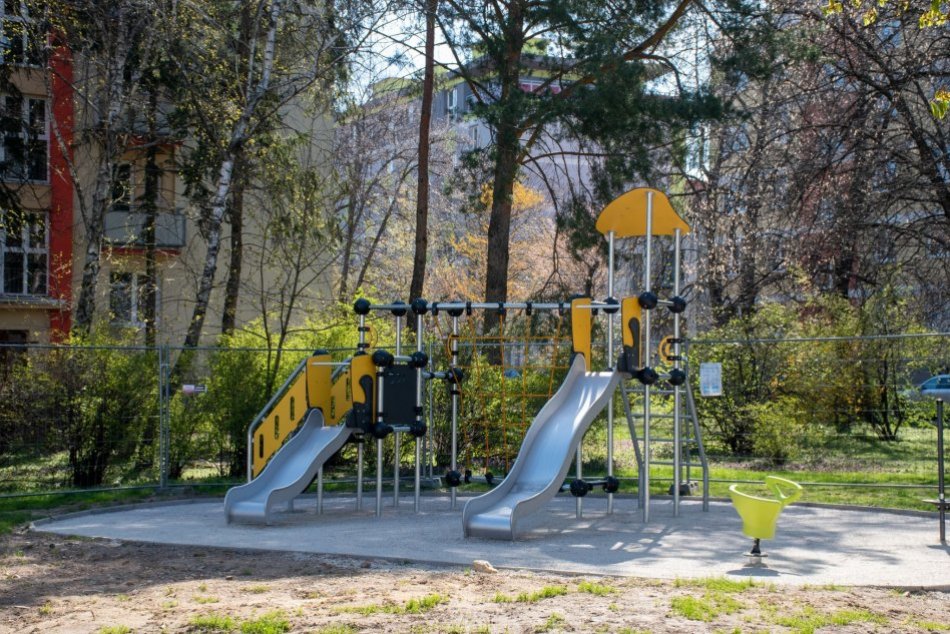 Ilustračný obrázok k článku V Nitre dokončujú úplne nové detské ihrisko: Mesto vynoví aj niekoľko ďalších