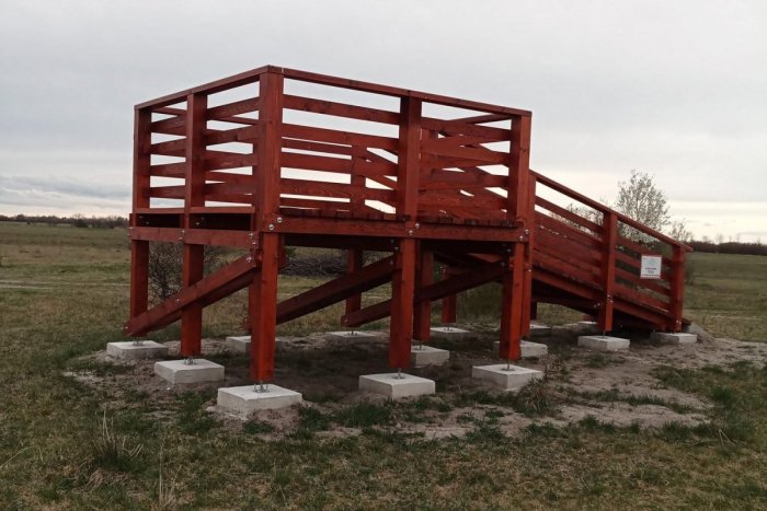 Ilustračný obrázok k článku Maďari si vystrúhali TRAPAS: Postavili rozhľadňu za eurofondy, má sotva DVA METRE!