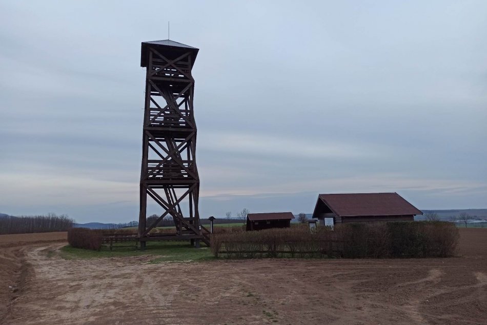 Ilustračný obrázok k článku Radošinka má OSEM rokov: Turisti oslávia výročie otvorenia obľúbenej rozhľadne