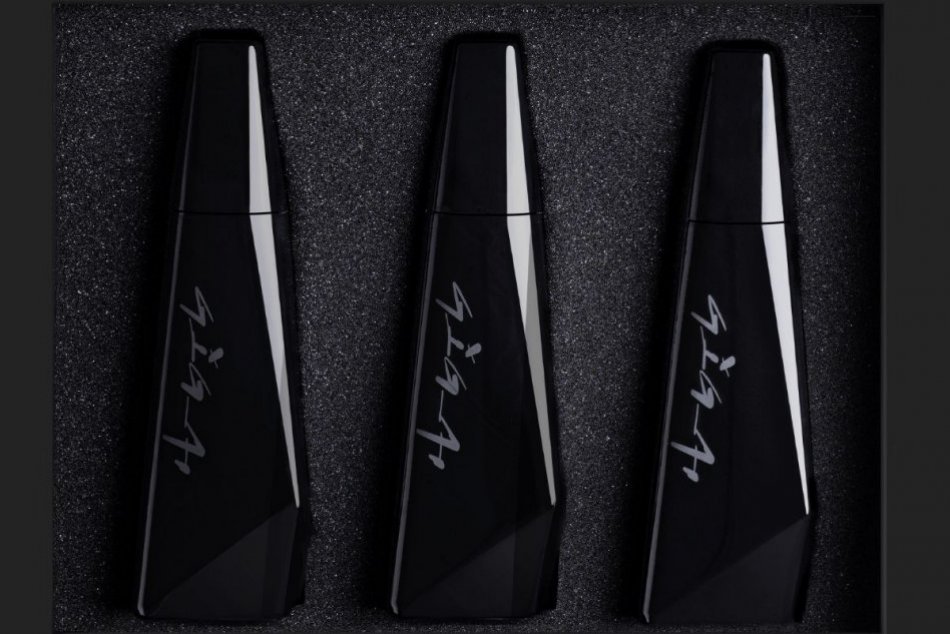 Ilustračný obrázok k článku Tesla začala predávať LIMITOVANÚ edíciu piva GigaBier vo futuristickej fľaši