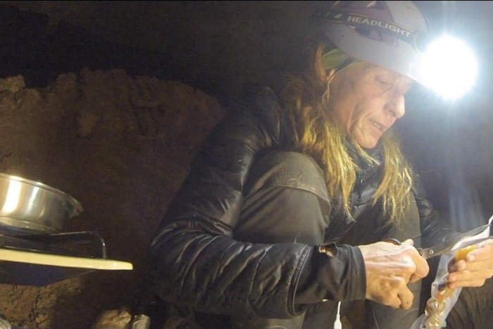 Ilustračný obrázok k článku ROK a pol sa NEUMÝVALA: Beatriz prežila 500 dní v jaskyni. TAKTO ju vítali nad zemou!