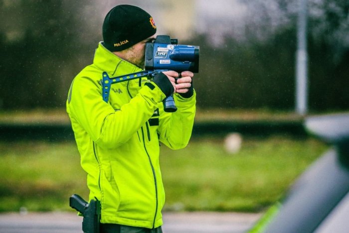 Ilustračný obrázok k článku Policajti si posvietili na vodičov v Nitrianskom kraji: Rozdali viac ako TISÍC pokút