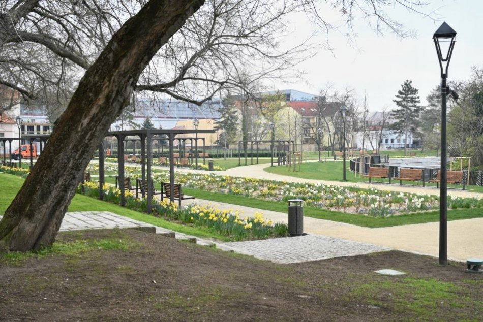 Ilustračný obrázok k článku Projekt za vyše 3 MILIÓNY eur je vo finále: Ako vyzerá vynovený Ružový park? FOTO