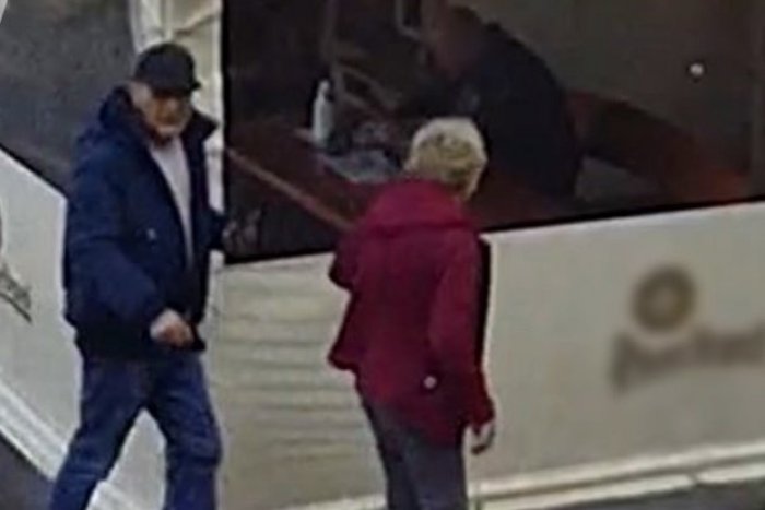 Ilustračný obrázok k článku V Bratislave opäť vyčíňal FALOŠNÝ policajt: Dôverčivú ženu OBRAL o tisícky eur +VIDEO