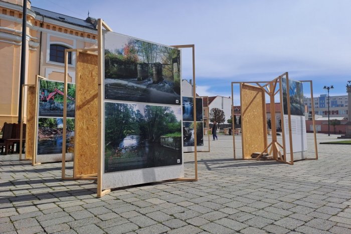 Ilustračný obrázok k článku Námestie sa zmenilo na živú galériu: Prostredníctvom fotografií tam ožili príbehy riek