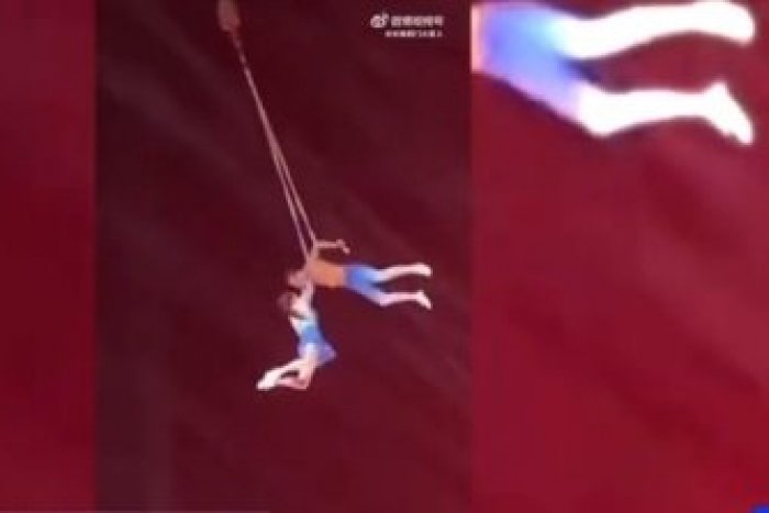 Ilustračný obrázok k článku Vystúpenie s TRAGICKÝM koncom: Akrobatka zahynula po tom, čo ju manžel nezachytil +VIDEO