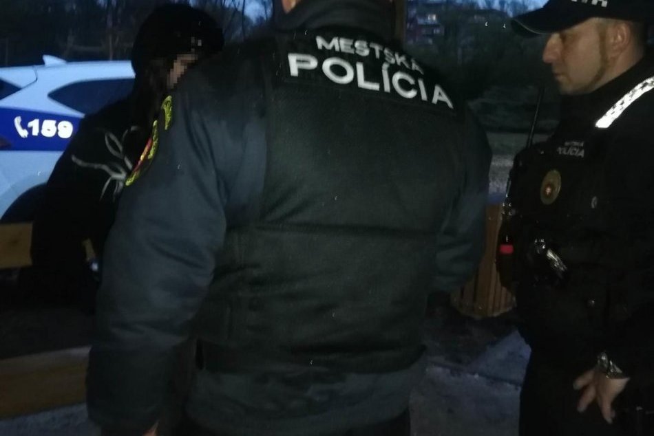 Ilustračný obrázok k článku Oslavovali vysvedčenie už predčasne? V Bystrici prichytili OPITÉ deti