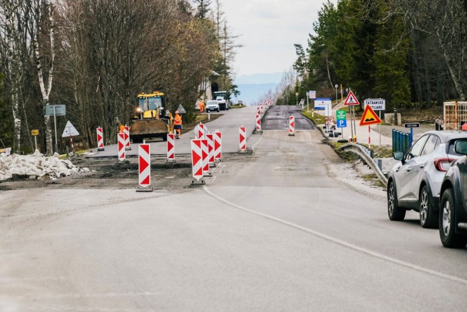 Ilustračný obrázok k článku OBJEKTÍVOM z rekonštrukcie vo Vysokých Tatrách: Na mieste je teraz 9 semaforov, FOTO