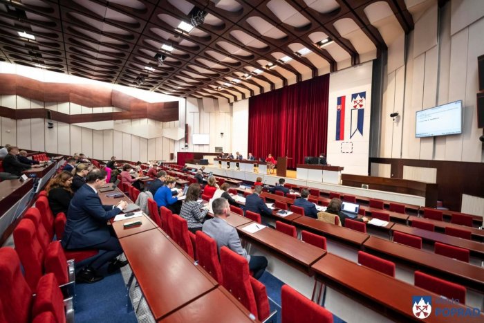 Ilustračný obrázok k článku ZMENA pre investorov: Za pozemky v Matejovciach budú musieť po novom zaplatiť viac