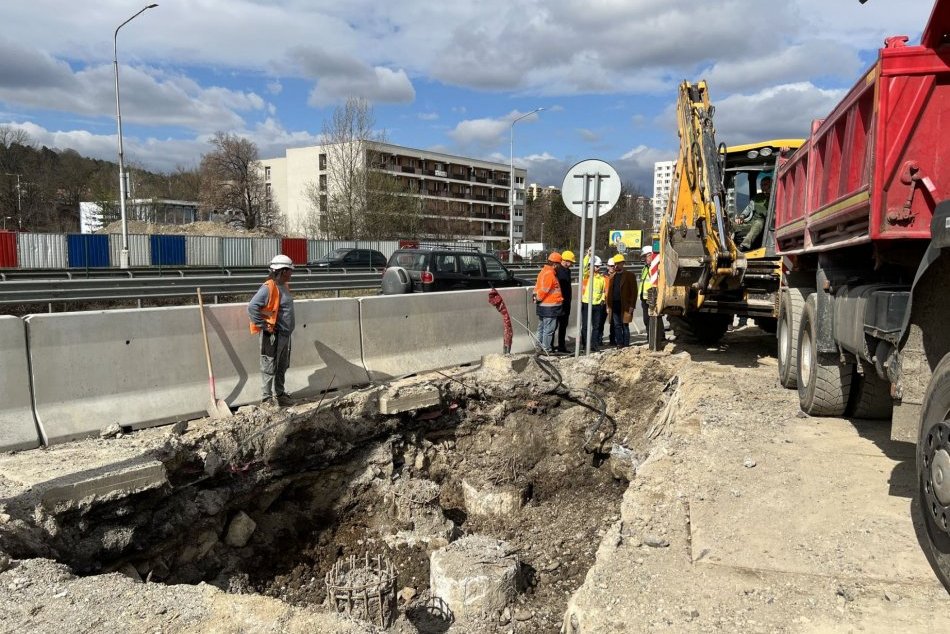 Ilustračný obrázok k článku Bystrica NEPOTEŠILA vodičov: Obrňte sa trpezlivosťou, ide o výjazd na R1