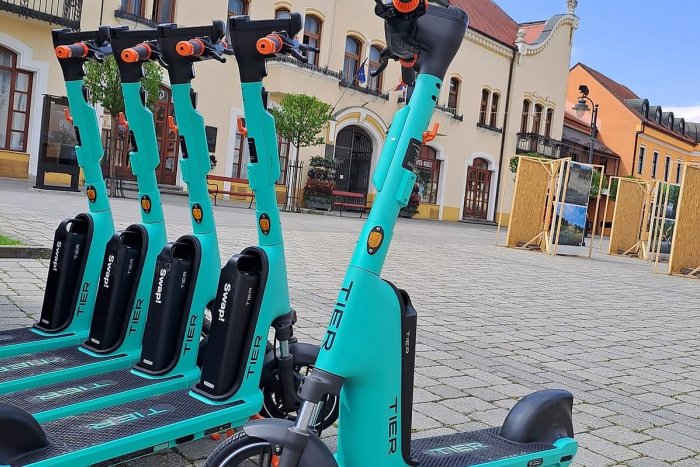 Ilustračný obrázok k článku Nový spôsob dopravy: V Topoľčanoch štartuje projekt zdieľaných e-kolobežiek