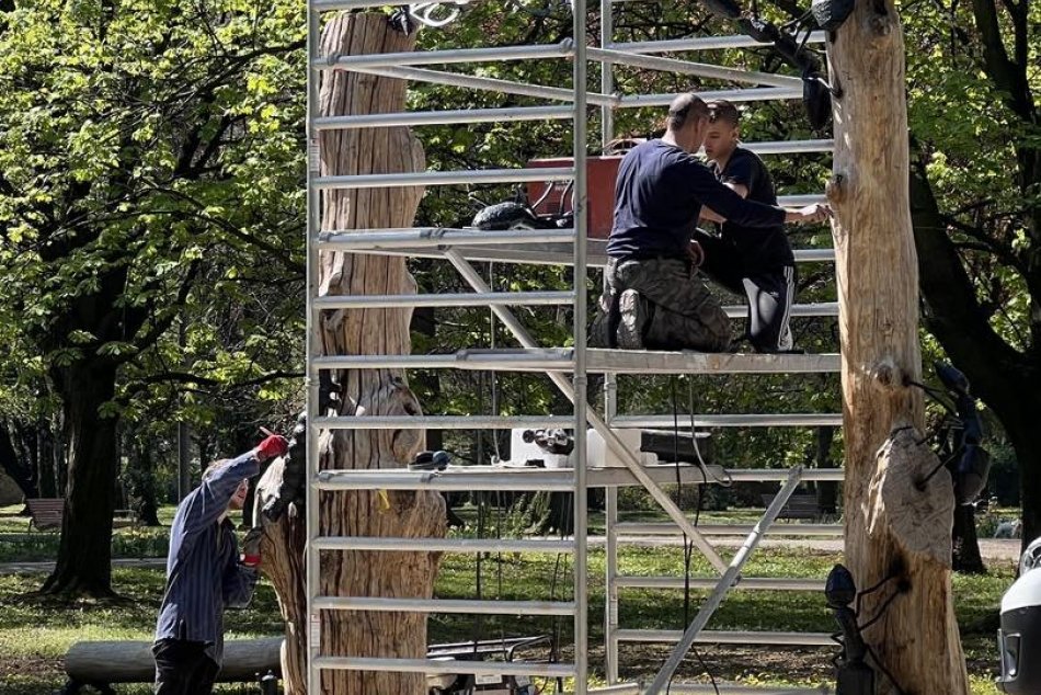 Ilustračný obrázok k článku V Novom parku pokračujú práce: Okrem mobiliáru pribúdajú aj umelecké inštalácie