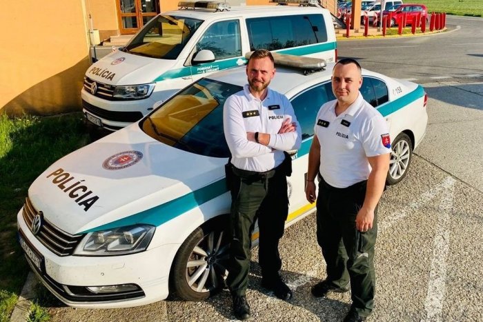 Ilustračný obrázok k článku Trnavskí policajti pomohli ZÚFALÉMU otcovi: Zapli majáky a dostali ho až na Kramáre