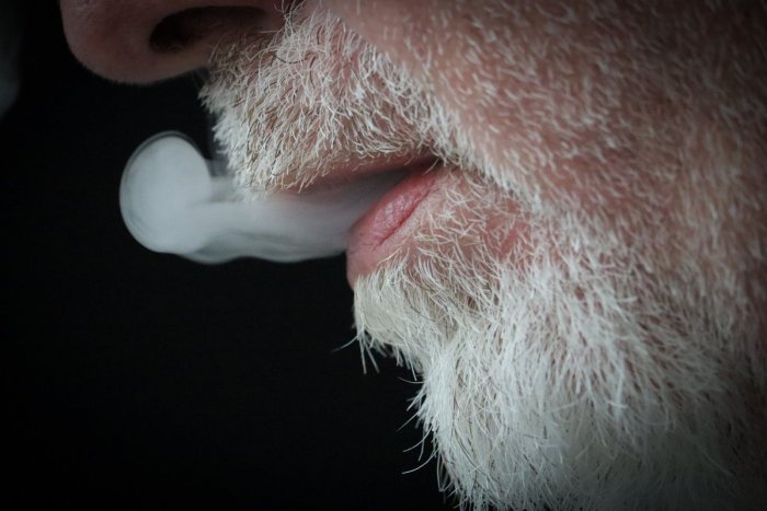 Ilustračný obrázok k článku Zlé správy pre fajčiarov: Poslanci chcú ZAKÁZAŤ niektoré náplne do e-cigariet!