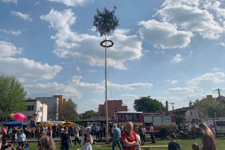 Ilustračný obrázok k článku Veselica a dobrá zábava: Nenechajte si ujsť stavanie MÁJOV v Bratislave