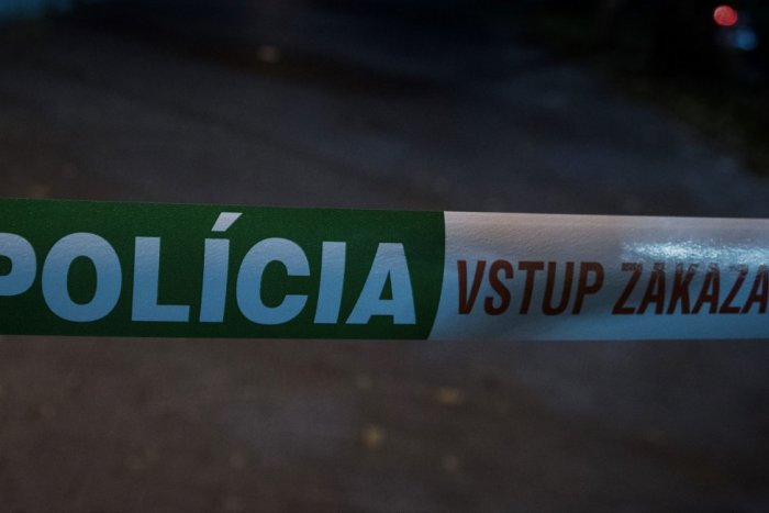 Ilustračný obrázok k článku Rodinná TRAGÉDIA na východe: Dve DOBODANÉ osoby, jedno mŕtve telo našli na povale!