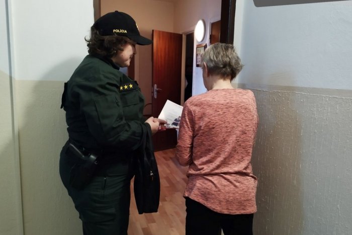 Ilustračný obrázok k článku Dôchodkyňa NALETELA falošnej právničke: DESAŤTISÍCE eur strčila do igelitky a...