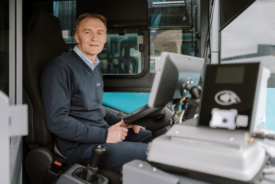 Ilustračný obrázok k článku NOVINKA, ktorá poteší: Kto má nárok na cestovanie v prímestskej doprave za 30 CENTOV?