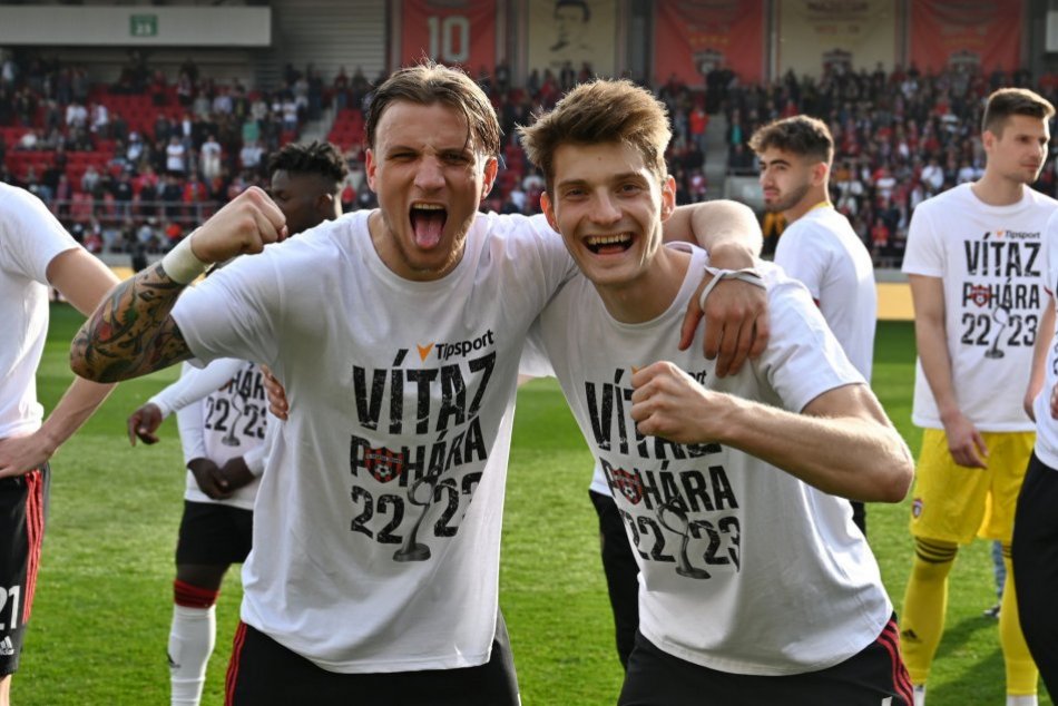 Ilustračný obrázok k článku Trnava prepísala klubovú históriu: Gašparík sa po pohárovom double tešil na oslavy