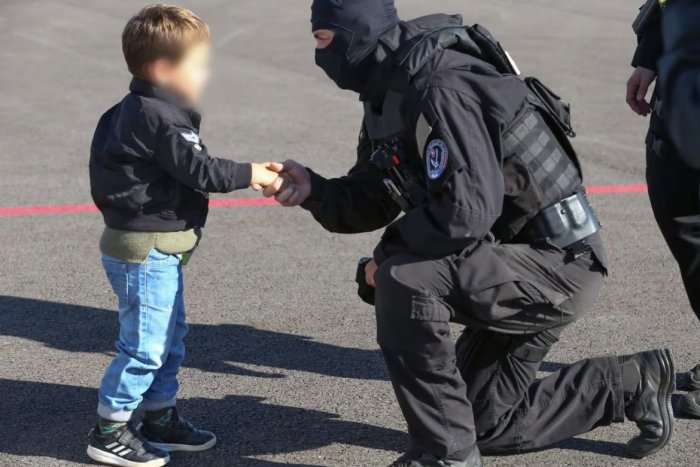 Ilustračný obrázok k článku Polícia, to neznamená len represiu, prihovárajú sa krajskí policajti v novej VIDEOVIZITKE