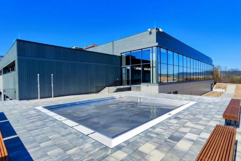 Ilustračný obrázok k článku Mnohé mestá ju môžu závidieť: Vynovená plaváreň v Starej Ľubovni vyzerá úžasne, FOTO